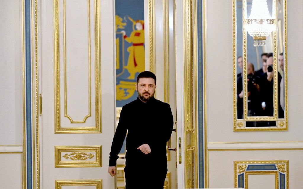 Ukrainian President Volodymyr Zelensky arrives for a meeting with Netherlands' Minister of Foreign Affairs in Kyiv on October 28, 2025, amid Russian invasion in Ukraine. (Photo by Sergei SUPINSKY / AFP)