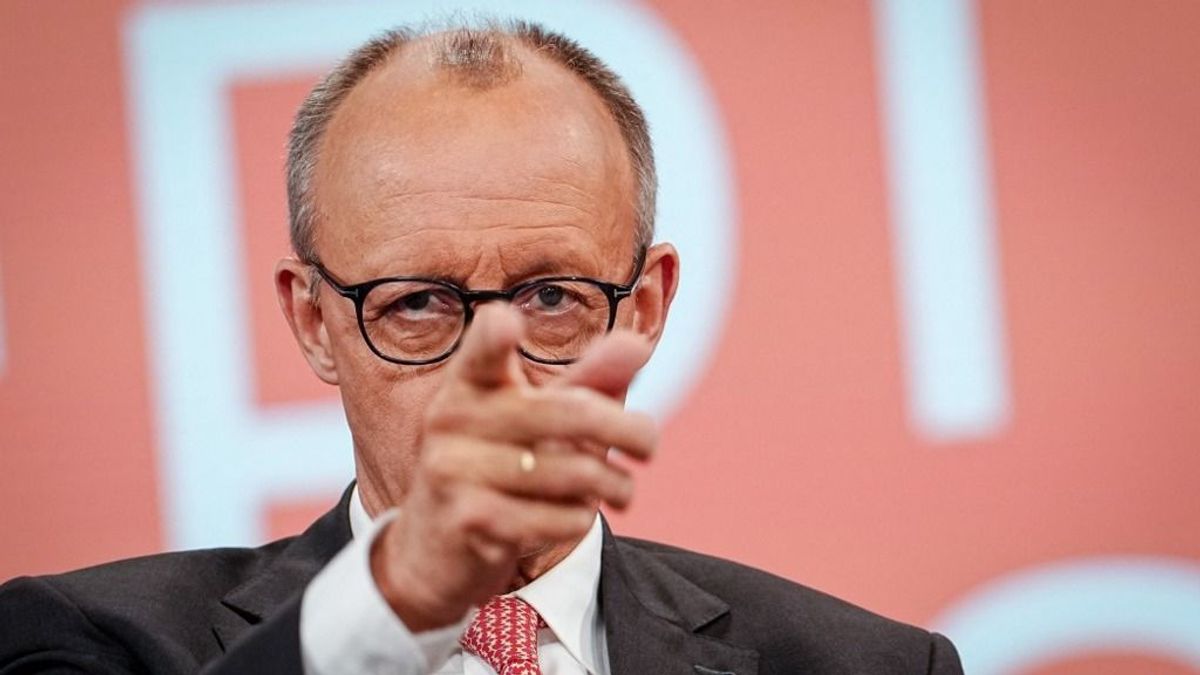 Sokkoló fordulat: a német kancellár már csökkenő fizetésekről beszél
