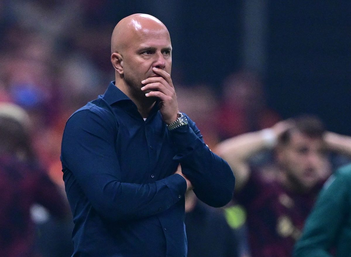 Arne Slot, a Liverpool vezetőedzője nehéz helyzetben van