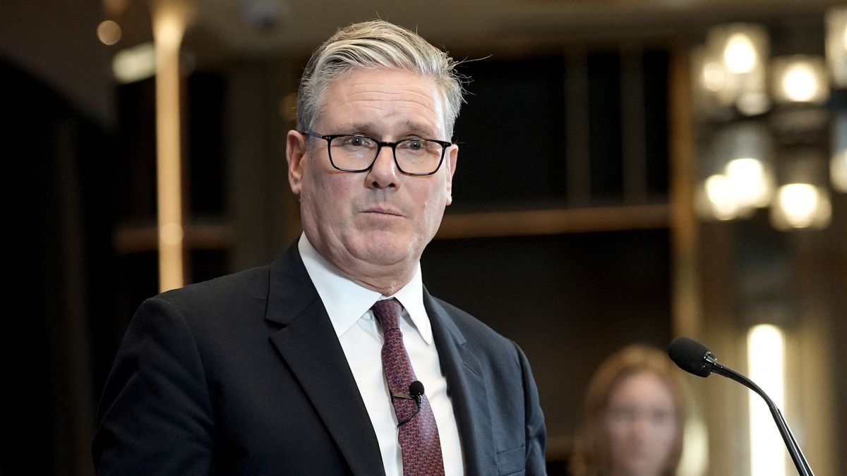 Nagy-Britannia visszaszállította Franciaországba az illegálisan érkezett menedékkérők első csoportjait
