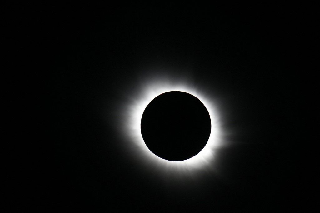 A total solar eclipse can be seen in Svalbard, Longyearbyen, Norway, on March 20, 2015. A partial eclipse of varying degrees is visible, depending on weather conditions, across most of Europe, northern Africa, northwest Asia and the Middle East, before finishing its show close to the North Pole.       AFP PHOTO / NTB SCANPIX / HAAKON MOSVOLD LARSEN +++   NORWAY OUT (Photo by Haakon Mosvold Larsen / NTB SCANPIX / AFP)
