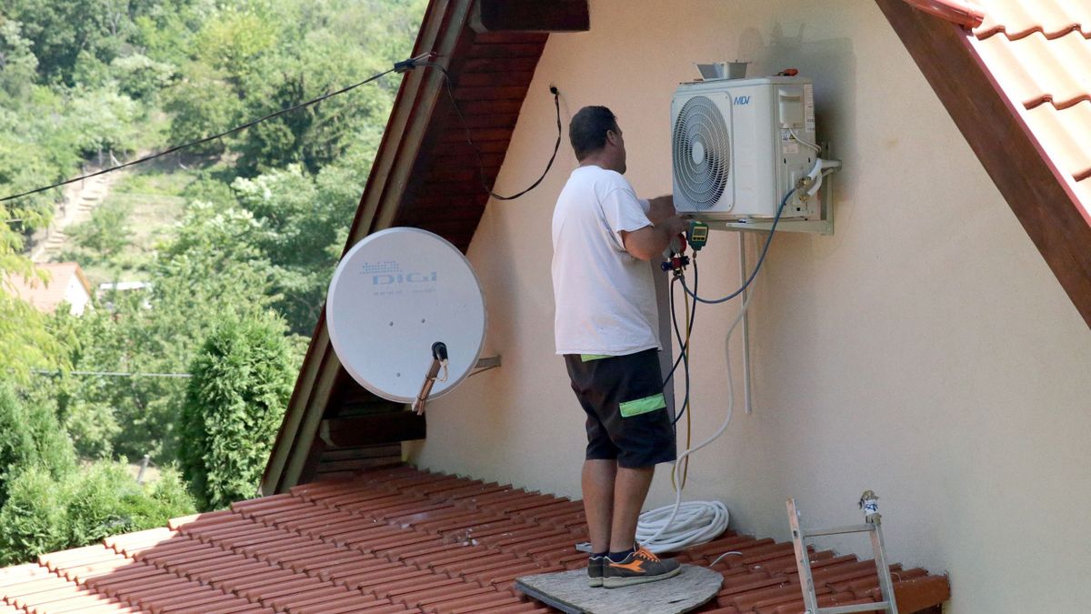 klíma, 20190805 SzekszárdNyáron hűt télen fűt. Klíma illusztráció.Fotó: Mártonfai Dénes MDTolnai Népújság