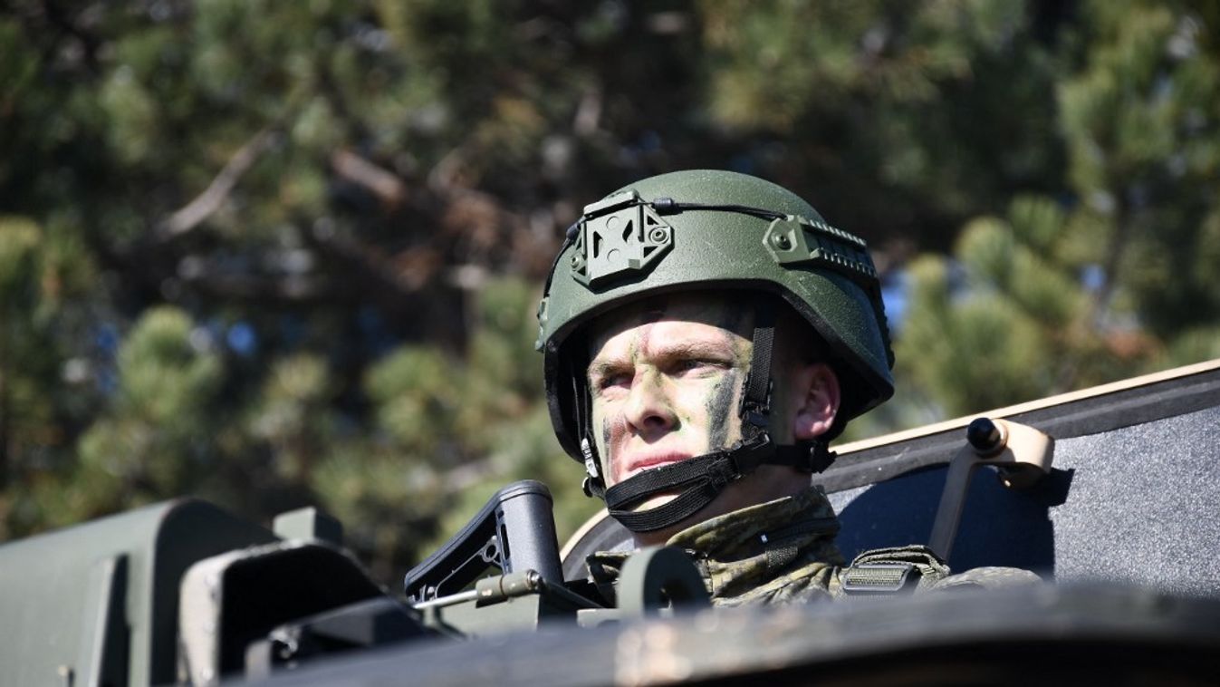 Koszovói katona (Fotó: AFP)