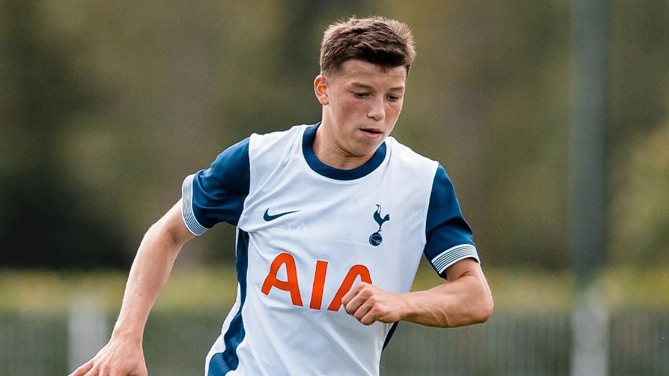 A Tottenham Hotspur fiatal játékosa, Leon Myrtaj.