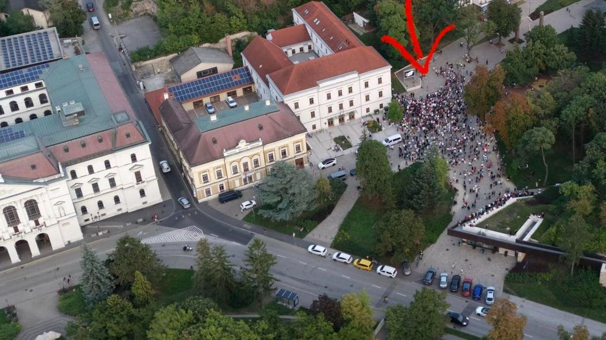 Magyar Péter kétségbeesett telefonkampányba kezd, hogy résztvevőket csődítsen a háborús menetére
