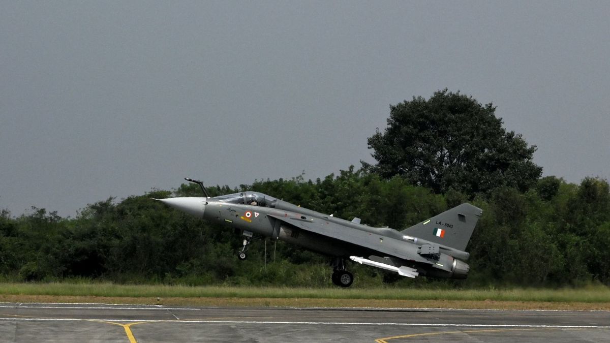 India saját fejlesztésű vadászgéppel váltja le a MiG–21-eseket + videó