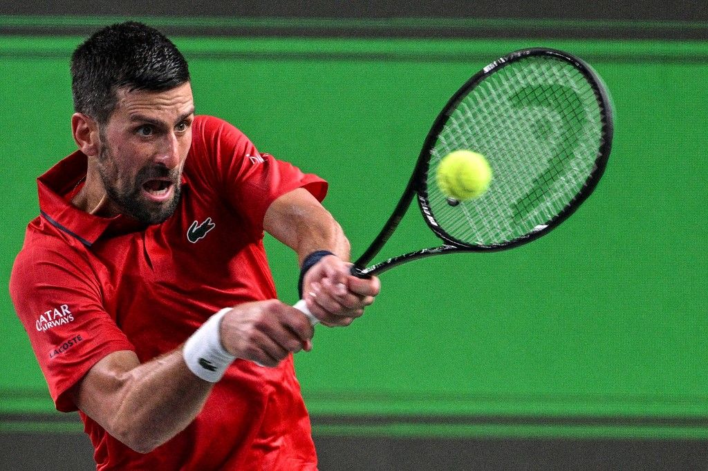 Novak Djokovics szenvedett a német Yannick Hanfmann elleni meccsen Sanghajban a magas páratartalom miatt és kétszer is elhányta magát. Végül továbbjutott, két év után nyerne ismét mesterversenyt.
