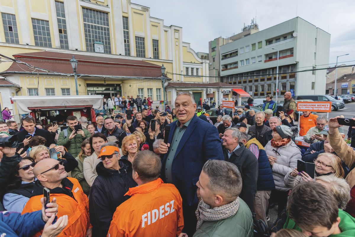 Fidesz választási kampány, Pesterzsébet Tátra téri piac, aláírásgyűjtés, Fidesz stand, Orbán Viktor
