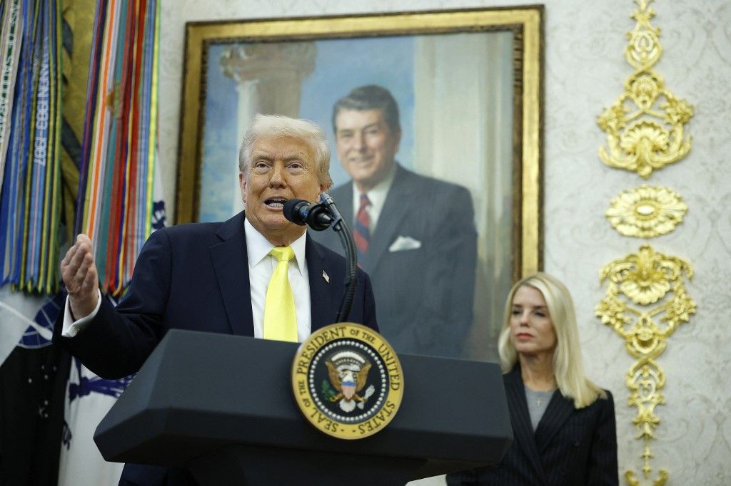 Donald Trump újabb fegyverszállítmányok átadását fontolgatja Ukrajnának.