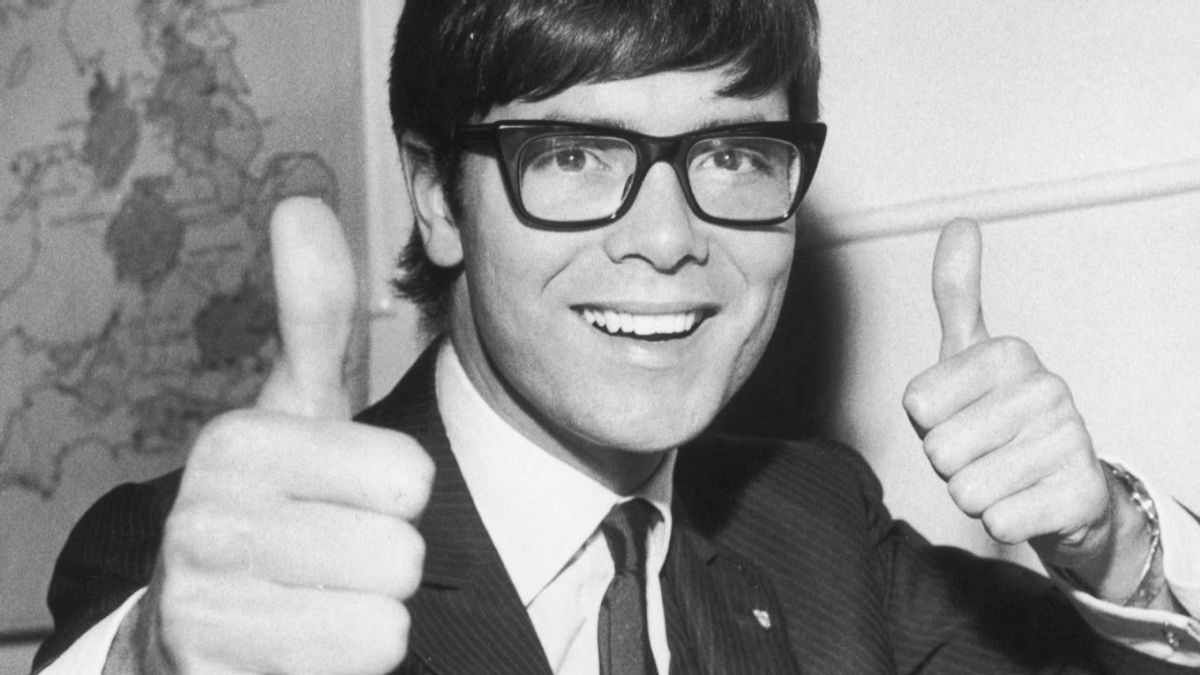 Ma 85 éves Cliff Richard, az első brit rockzenész, akit lovaggá ütöttek