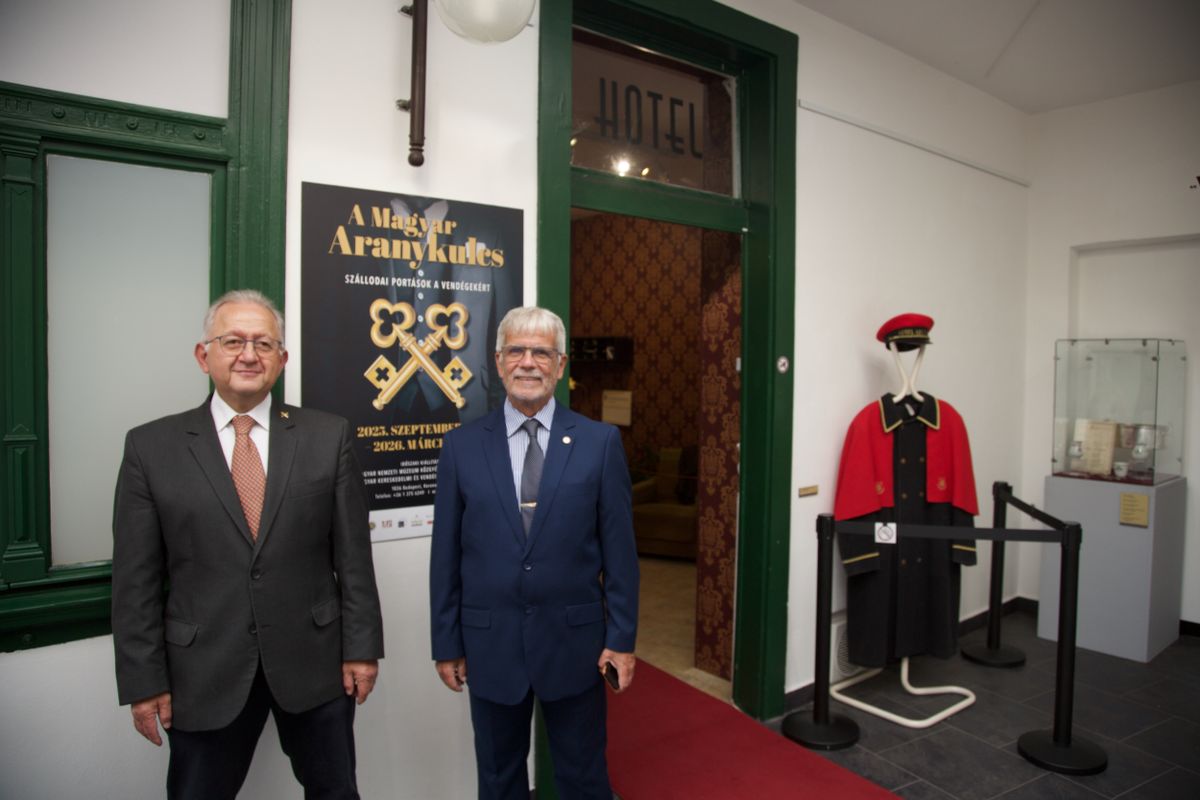 Operajegyet szerez, ha kell, tankvezetést szervez, na ki ő? A concierge