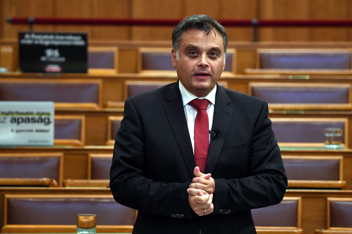 Latorcai Csaba, a Közigazgatási és Területfejlesztési Minisztérium parlamenti államtitkára (Fotó: MTI/Kovács Attila)