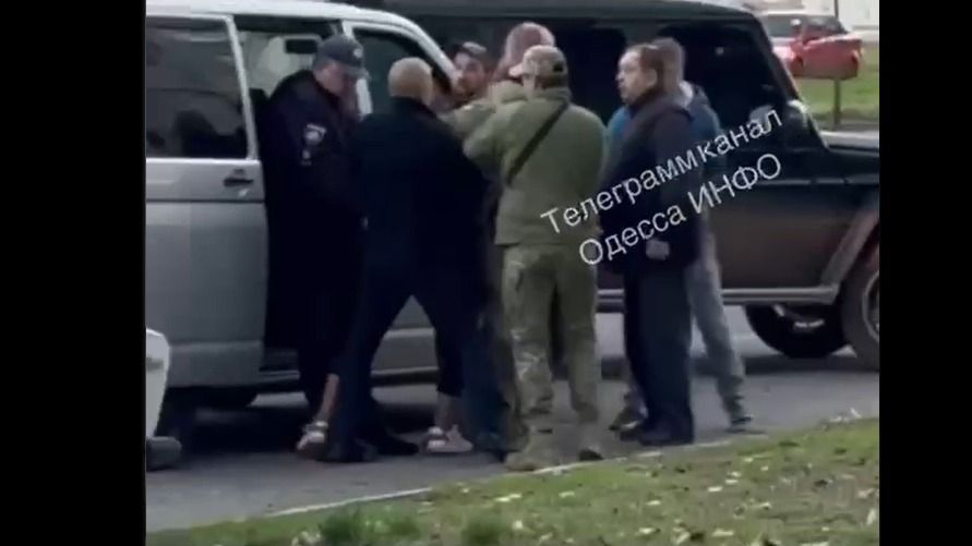 Kegyetlenül megvertek az ukrán sorozók egy féfit Odesszában (Forrás: Telegram)