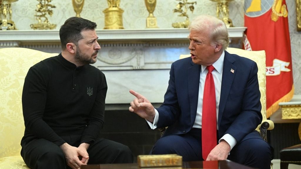 Februárban Trump gúnyolódott Zelenszkij katonai stílusú ruházatán