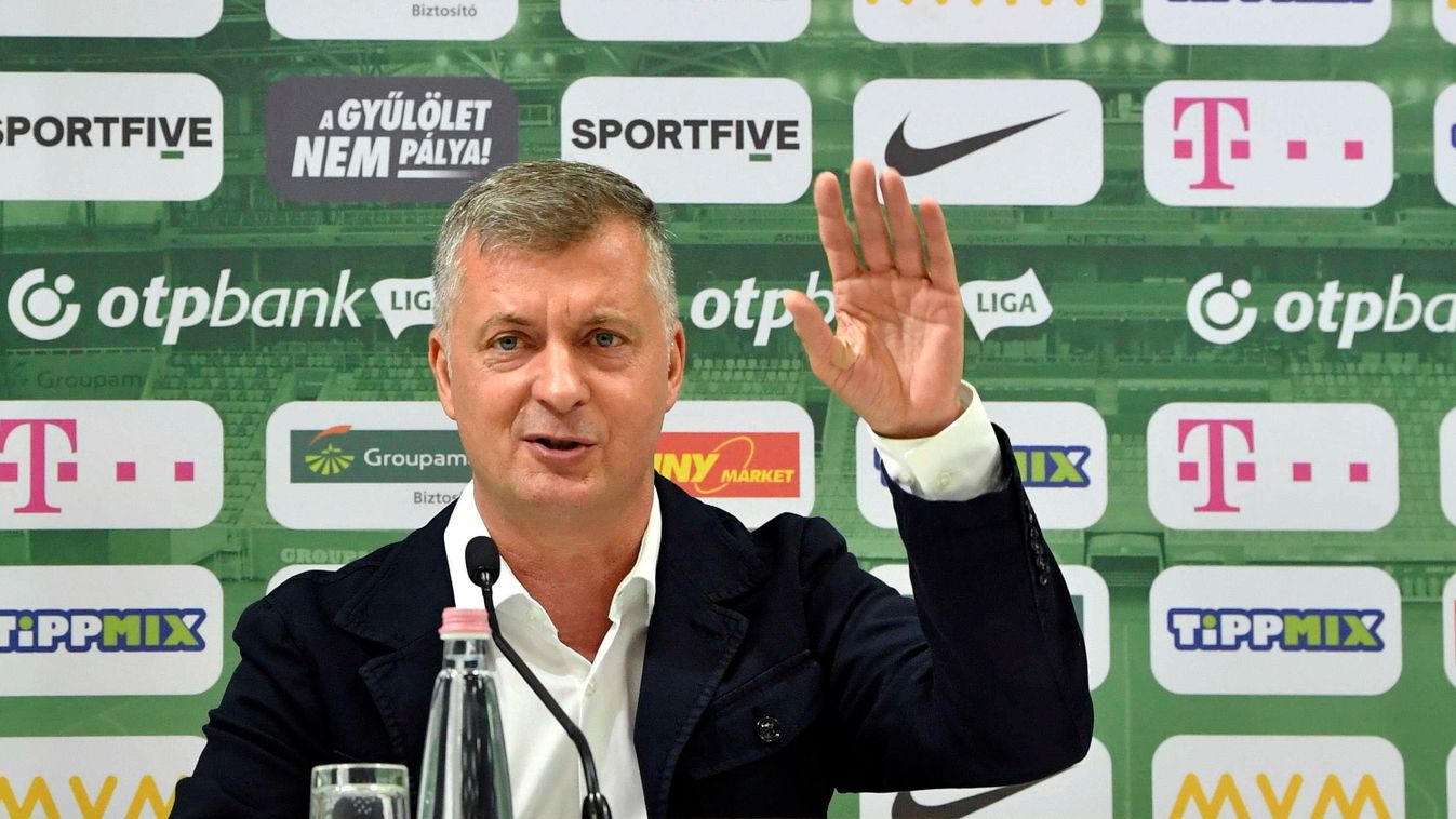 Kubatov Gábor
Budapest, 2021. augusztus 17.
Kubatov Gábor, a Ferencváros elnöke a Groupama Aréna sajtótermében tartott sajtótájékoztatón 2021. augusztus 17-én.
MTI/Máthé Zoltán