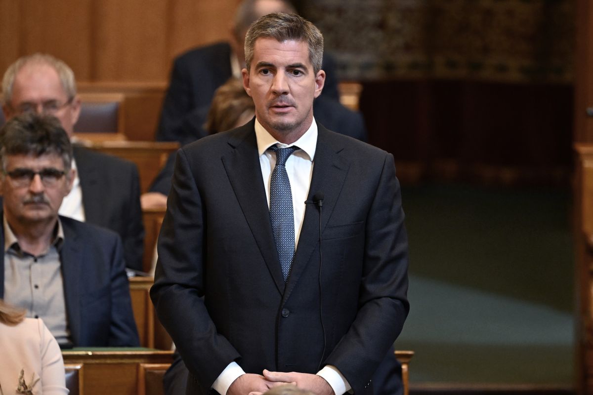 Budapest, 2025. szeptember 22.
Kocsis Máté, a Fidesz frakcióvezetője reagál Orbán Viktor miniszterelnök napirend előtti felszólalására az Országgyűlés őszi ülésszakának első plenáris ülésén 2025. szeptember 22-én.
MTI/Máthé Zoltán