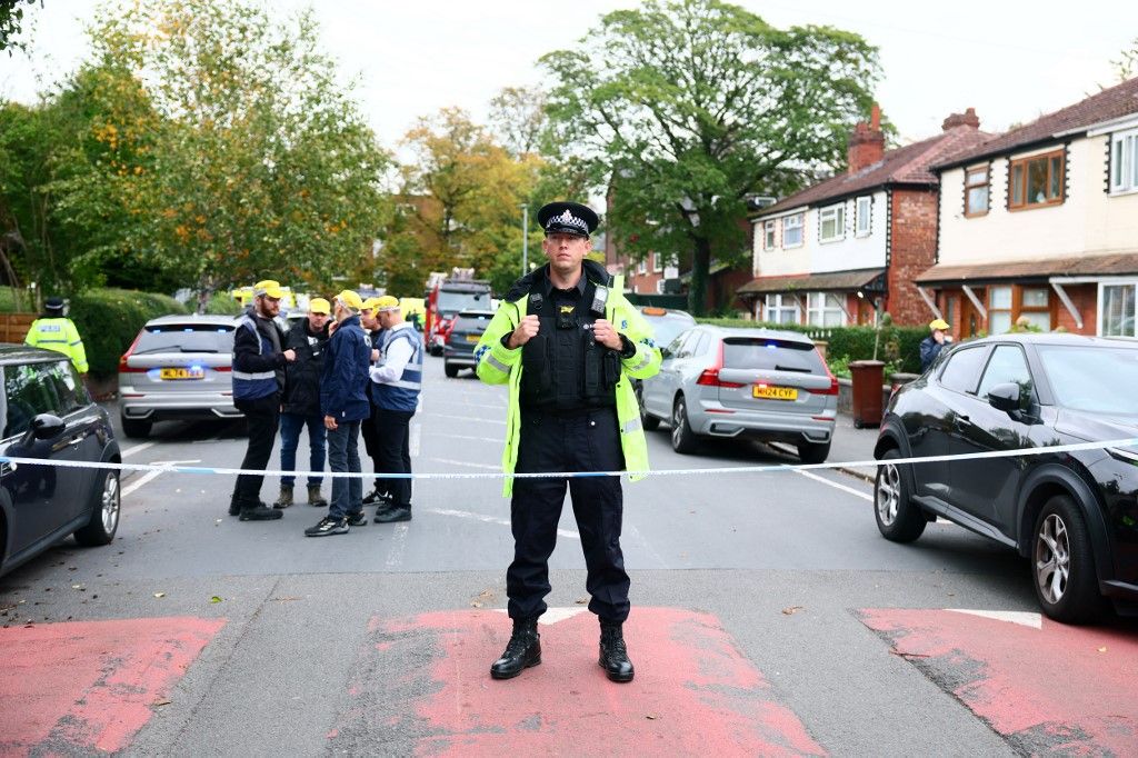 Késeléses és gázolásos támadás történt egy manchesteri zsinagógánál
