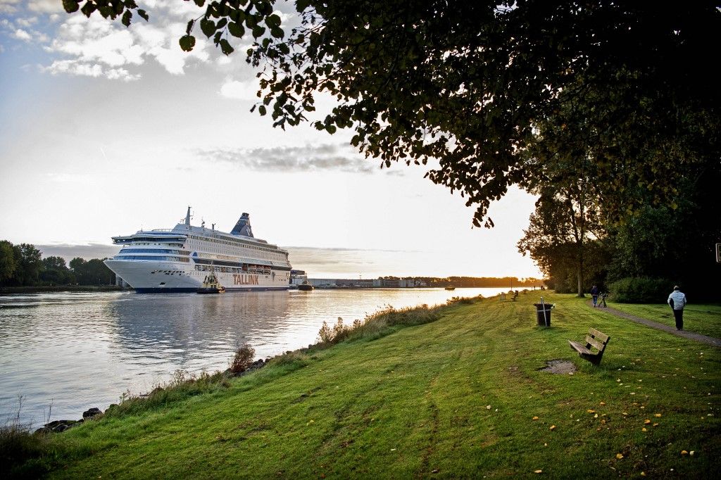 A Silja Europa óceánjáró hajó, amiből kétezer fős migránshotel lett