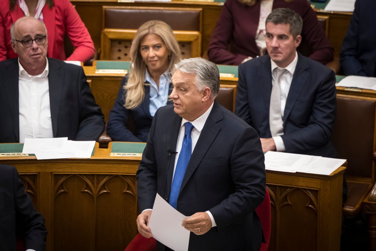 Budapest, 2025. október 20.
A Miniszterelnöki Kommunikációs Főosztály által közreadott képen Orbán Viktor miniszterelnök azonnali kérdésre válaszol az Országgyűlés plenáris ülésén 2025. október 20-án.
MTI/Miniszterelnöki Kommunikációs Főosztály/Kaiser Ákos