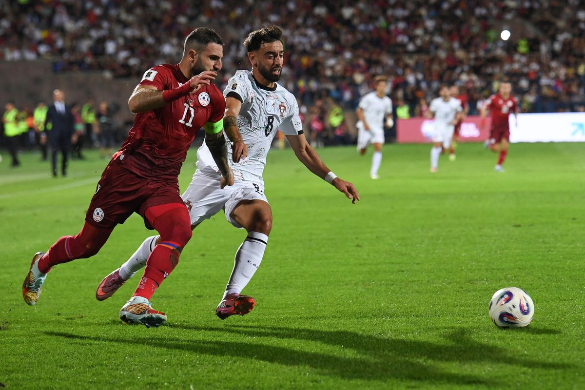 Szoboszlai Dominik előtt Tigran Barszegjan játszott csapatkapitányként Cristiano Ronaldo ellen, az örmény játékos itt Bruno Fernandessel küzd