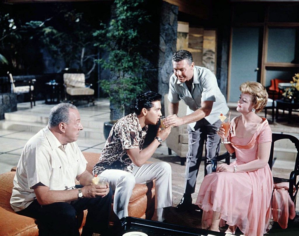 Sous le ciel bleu d Hawai
Blue Hawaii
1962
Real  Norman Taurog
Elvis Presley
Angela Lansbury
Roland Winters
John Archer.
Collection Christophel © Paramount Pictures / Hal Wallis Productions (Photo by Paramount Pictures / Hal Wallis / Collection ChristopheL via AFP)