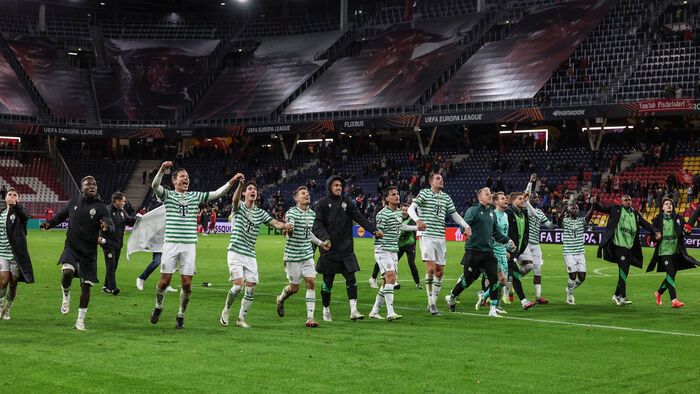 Így ünnepelt Salzburgban a Fradi. A játékosok között ott volt persze Kristoffer Zachariassen is
