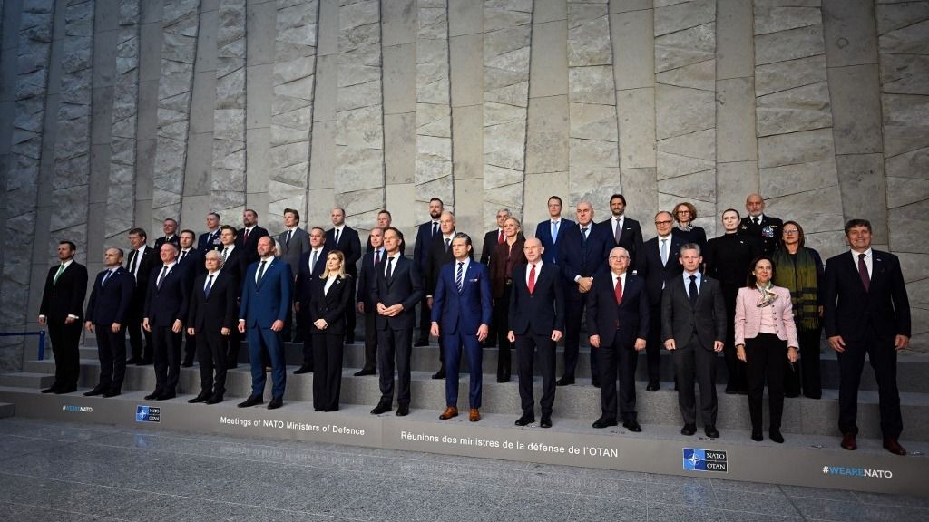 A NATO védelmi minisztereinek brüsszeli találkozóján Pete Hegseth amerikai hadügyminiszter egyértelmű üzenetet küldött Oroszországnak