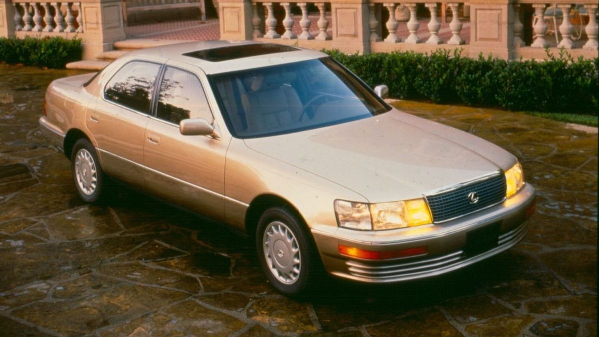 Utód nélkül szűnik meg az a Lexus modell, amellyel elindult a márka 36 évvel ezelőtt