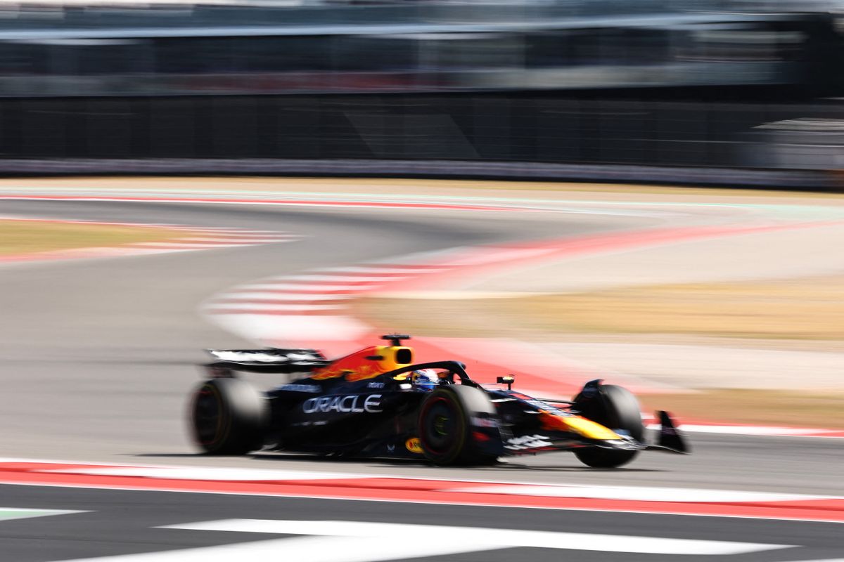 Max Verstappen lett a Forma–1-es Amerikai Nagydíj nyertese, de a Red Bull Carlos Sainzhoz hasonlóan büntetést kapott