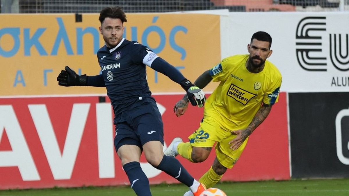 Ilyen nincs: Az apát és fiát ugyanaznap rúgták ki két klub edzői állásából