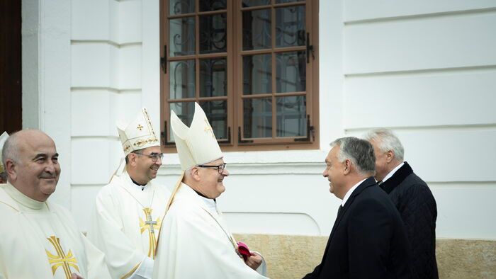 Újraszentelték a felújított veszprémi székesegyházat
