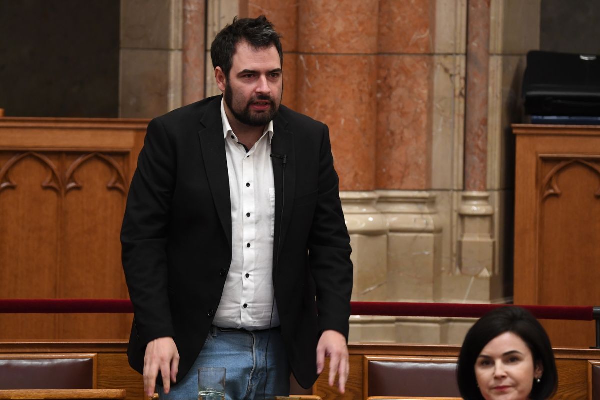 Budapest, 2025. október 20.
Jámbor András, a Párbeszéd képviselője azonnali kérdést tesz fel az Országgyűlés plenáris ülésén 2025. október 20-án.
MTI/Kovács Attila