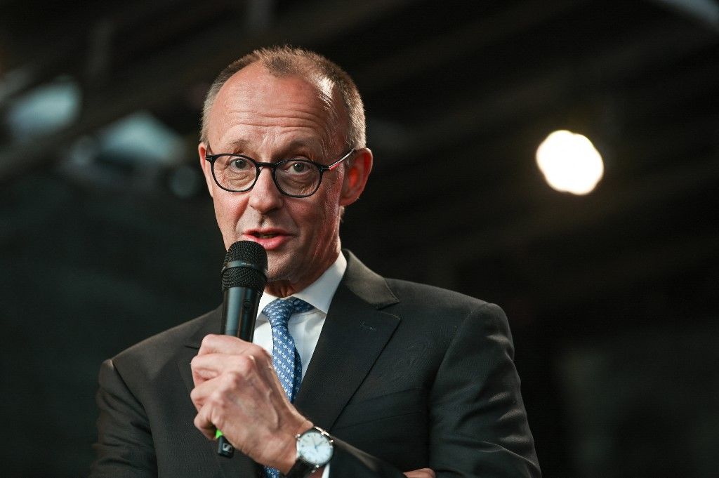 dpatop - 03 October 2025, Saxony-Anhalt, Halle (Saale): Federal Chancellor Friedrich Merz (CDU) stands on the stage during candle singing on the market square in Halle. The Federal Chancellor visits the city of Halle on October 3, 2025 to mark the Day of German Unity. Photo: Heiko Rebsch/dpa (Photo by Heiko Rebsch / dpa Picture-Alliance via AFP)