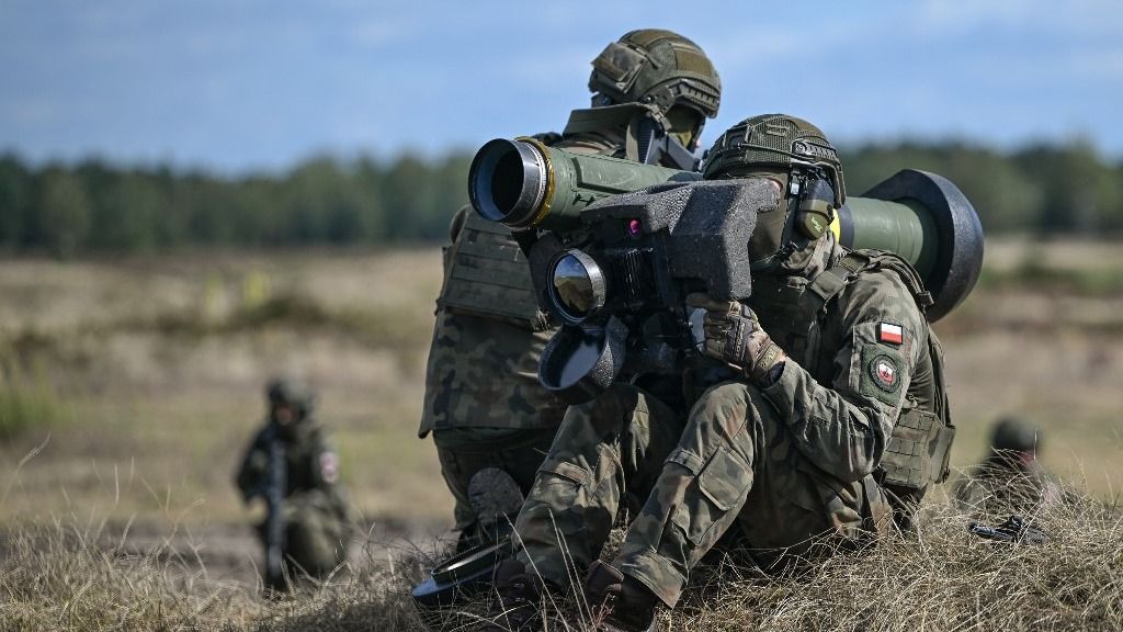 NOWA DEBA, POLAND  SEPTEMBER 18:
Polish Army soldiers assigned to the 3rd Podkarpacka Territorial Defense Brigade train on the Javelin Close Combat Missile System at the Nowa Deba training ground as part of Iron Defender-25, in Subcarpathian Voivodeship, Poland, on September 18, 2025.
The training comes as the United States approves a $780 million sale of Javelin missile systems and related equipment to Poland, a key NATO front-line state bolstering its defenses amid growing concerns over potential Russian incursions. (Photo by Artur Widak/NurPhoto) (Photo by Artur Widak / NurPhoto via AFP)