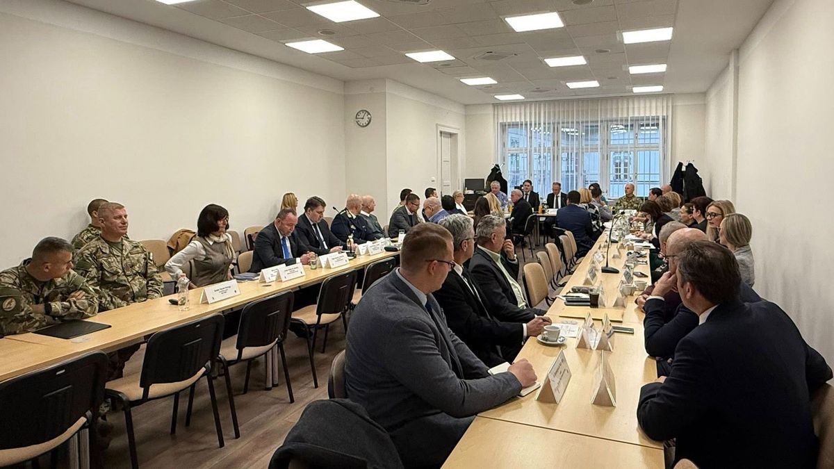 A százhalombattai finomítóban történt tűzeset miatt összeült a védelmi bizottság