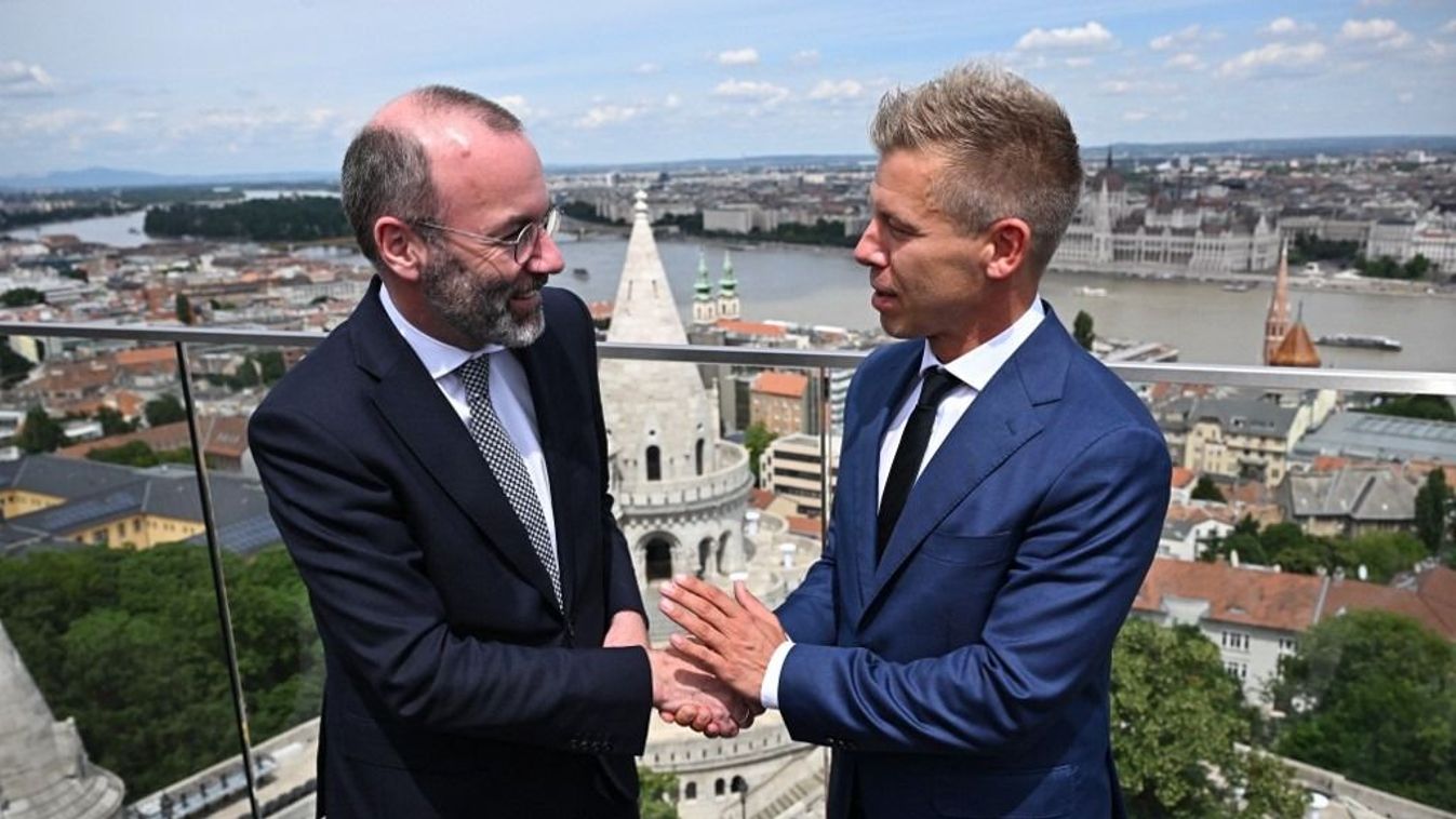 Manfred Weber és Magyar Péter (Fotó: AFP)