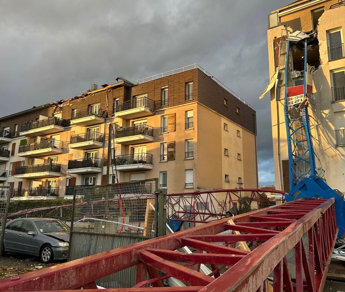 This handout photograph taken and released on October 20, 2025 by the Syndicat Alliance Police Nationale (National Police Alliance Union) shows a collapsed crane which fell during high winds in Ermont, Val-d'Oise, on October 20, 2025. One person was killed and four others were seriously injured on October 20, 2025 during a violent wind event in Ermont, Val-d'Oise, the prefecture told AFP, without specifying the circumstances of the deaths. "One person has died, four are in critical condition, and five are in relative condition," the prefecture said during which "cranes fell and roofs were torn off." Eighty firefighters, 50 police officers, and 20 members of the SAMU (emergency medical service) were mobilized to the scene, according to the same source. (Photo by Handout / Syndicat Alliance Police Nationale / AFP)