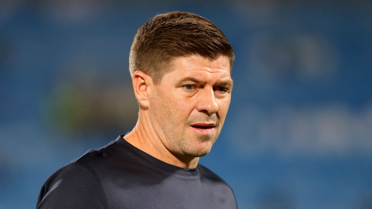 Meglepő húzás a liverpooli legendától, ami akár a Fradira is hatással lehet