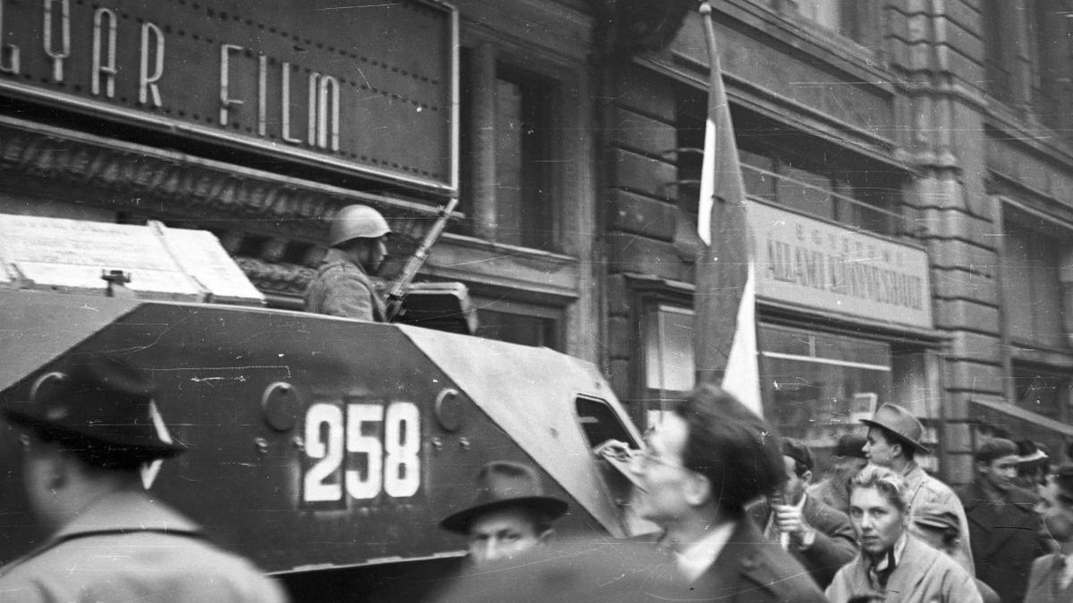 A 49-es villamosról néztem a forradalmat