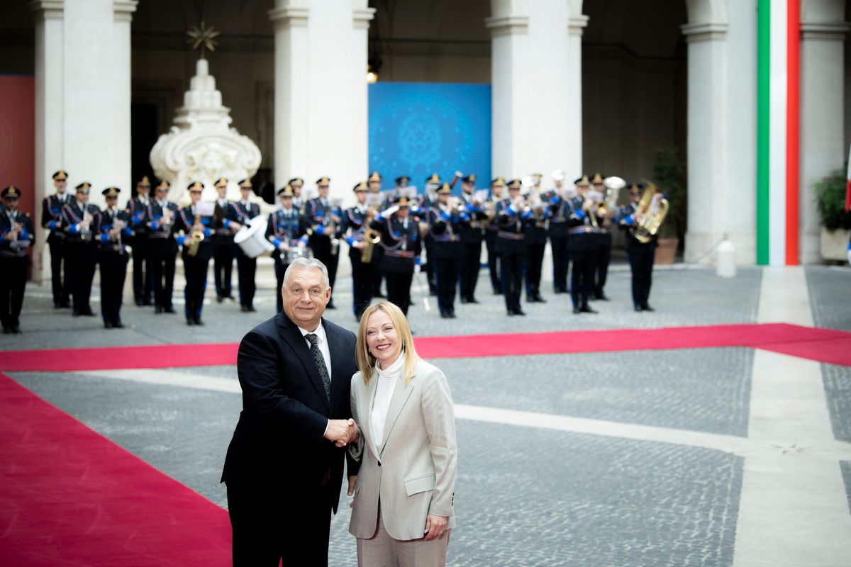 Orbán Viktor miniszterelnököt fogadja Giorgia Meloni olasz kormányfő Rómában 2025. október 27-én