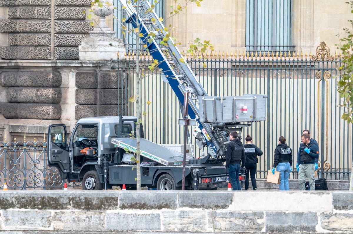 French forensic police are collecting evidence at the crime scene. The burglars electric saw is still on the front seat of the truck used by the burglars at the Louvre Museum, in Paris on Sunday, October 19, 2025, on Quai Francois Mitterrand. Burglars made a spectacular entrance during the museums opening with a truck equipped with a ladder into the Apollo Gallery to steal several priceless jewels, according to initial statements from the French Minister of Culture.La police francaise scientifique releve des indices sur le scene de crime, la scie electriques des cambrioleurs est encore posee sur le siege avant du camion utilise par les cambrioleurs du musee du Louvre, a Paris le dimanche 19 octobre 2025, quai Francois Mitterrand. Des cambrioleurs se sont introduit de maniere spectaculaire lors de louvertue du musee avec un camion muni dune echelle dans la gallerie Appolon pour y voller plusieurs bijoux dune valeur inestimable selon les premieres declarations du ministre francais de la culture. (Photo by Laurent Caron / Hans Lucas via AFP)