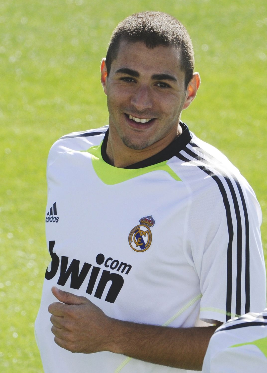 Real Madrid's French forward Karim Benzema takes part in a Real Madrid team's training session at Real Madrid's sport City in Madrid on September 8, 2010. AFP PHOTO / DOMINIQUE FAGET