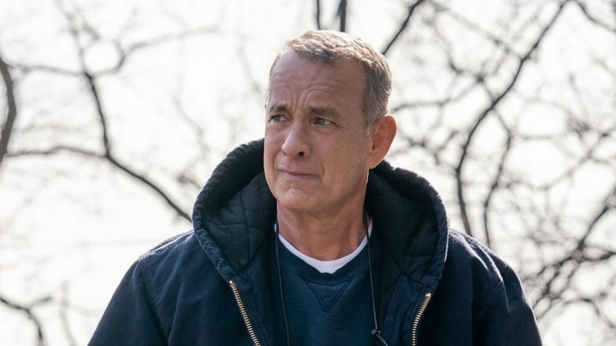 Felismerhetetlenségig elmaszkírozva vegyült az emberek közé Tom Hanks