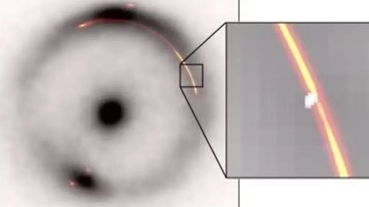 A titokzatos objektumot több rádióteleszkóppal vizsgálták egyszerre és így tudták kimutatni a gravitációs zavart az Einstein-gyűrűn belül