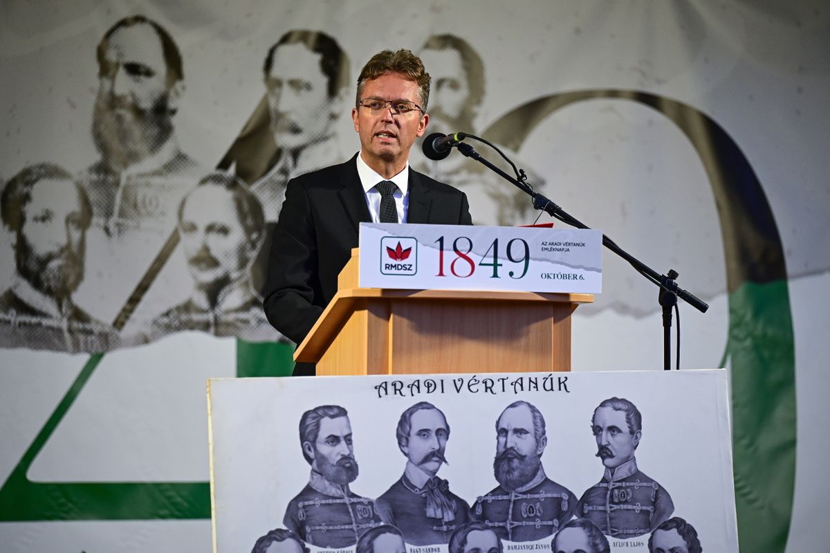 Arad, 2025. október 6.
Hankó Balázs kultúráért és innovációért felelős miniszter beszédet mond az aradi vértanúk kivégzésének 176. évfordulóján tartott megemlékezésen Aradon, a vértanúk emlékére állított Szabadság-szobornál 2025. október 6-án.
MTI/Czeglédi Zsolt