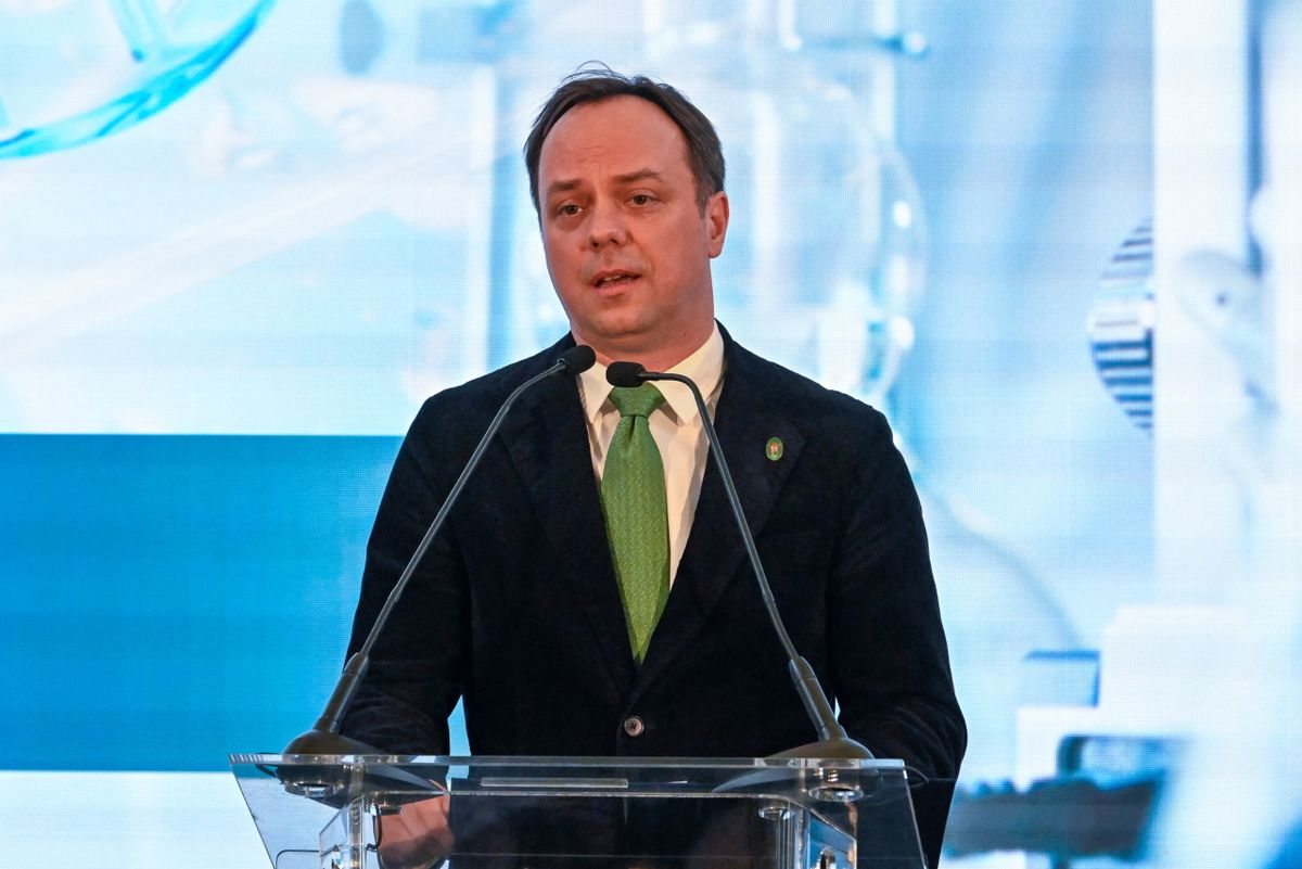 Budapest, 2025. április 2.
Nyitrai Zsolt miniszterelnöki biztos köszöntőt mond a Magyarországi Gyógyszergyártók Országos Szövetsége (MAGYOSZ) 35 éves jubileumi ünnepségén a budapesti Haris Parkban 2025. április 2-án.
MTI/Máthé Zoltán