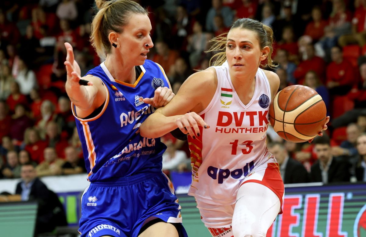 Miskolc, 2024. október 24.
A miskolci Lelik Réka (j) és Laura Gil, a Salamanca játékosa a kosárlabda női Euroliga 3. fordulójában játszott DVTK HUN-Therm - Salamanca mérkőzésen a miskolci DVTK Arénában 2024. október 24-én.
MTI/Vajda János