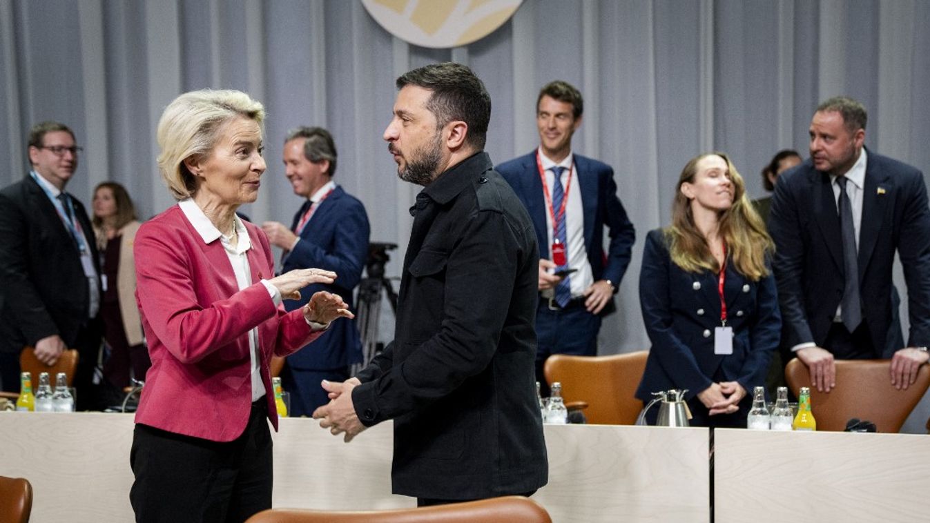Ursula von der Leyen és Volodimir Zelenszkij (Fotó: AFP)