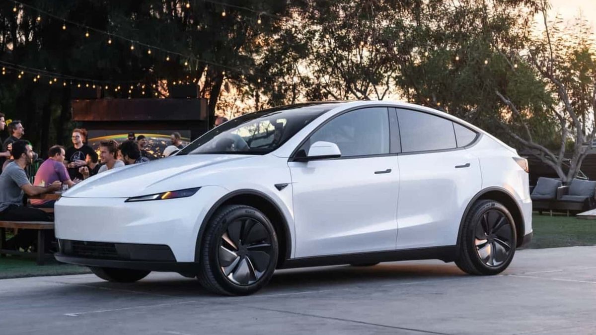 Olcsóbb, fapados modellekkel próbálja felpörgetni az eladásait a Tesla