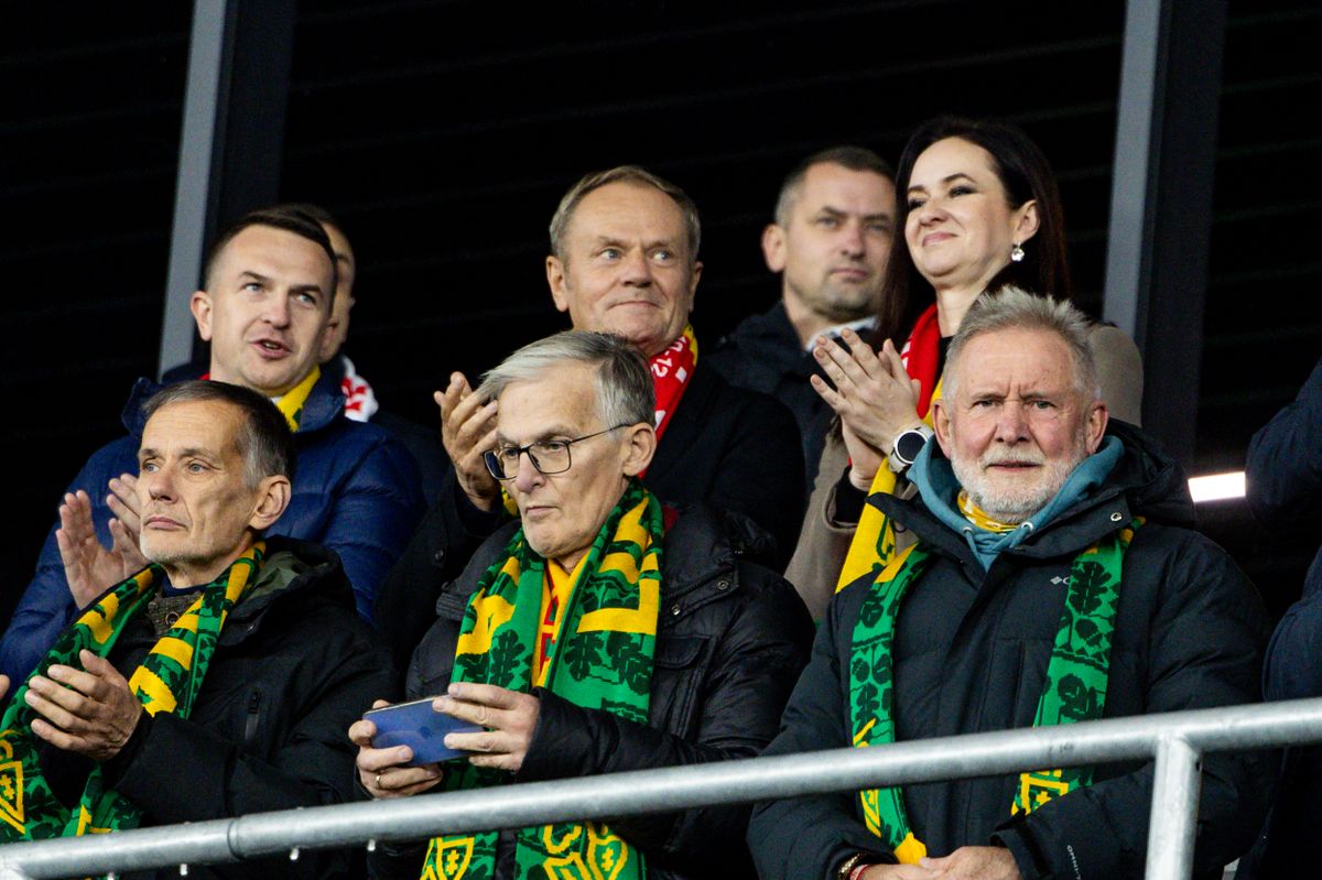 Donald Tusk lengyel és Inga Ruginiene litván miniszterelnök egymás mellett szrkolt